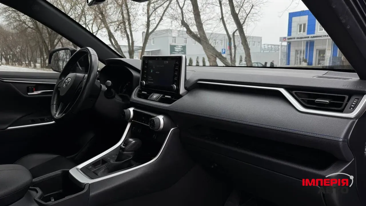 Toyota RAV4 - фото 7