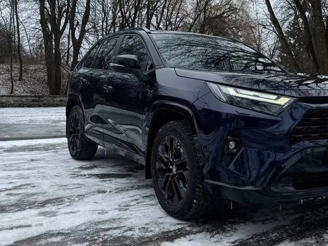 Toyota RAV4 - фото 3