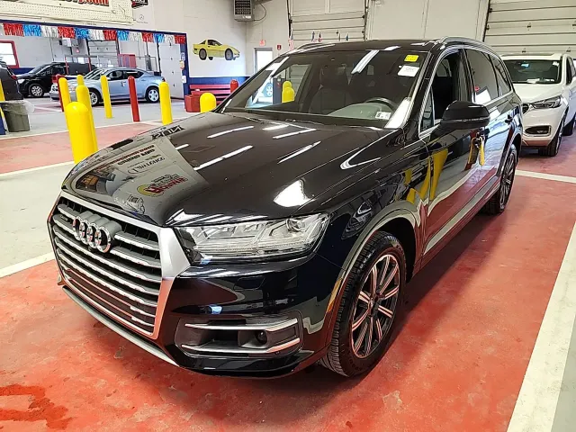Audi Q7 - фото 1
