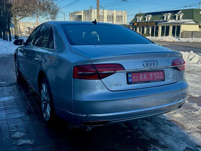 Audi A8 - фото 4