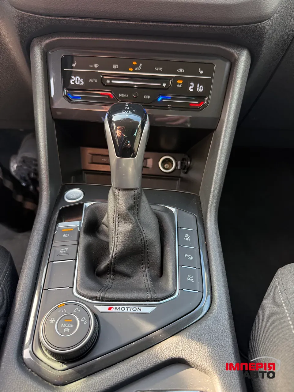 Volkswagen Tiguan - фото 8