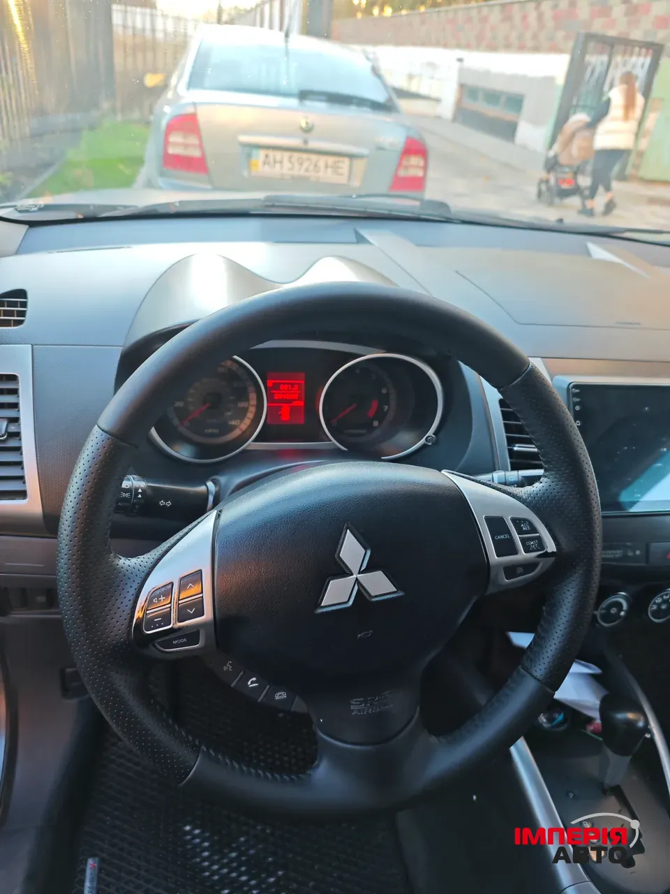 Mitsubishi Outlander - фото 2