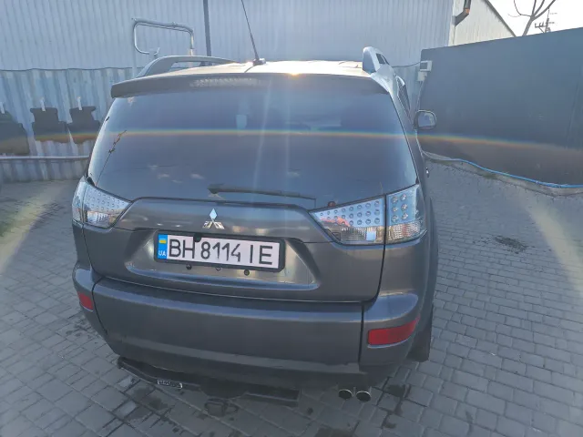 Mitsubishi Outlander - фото 3