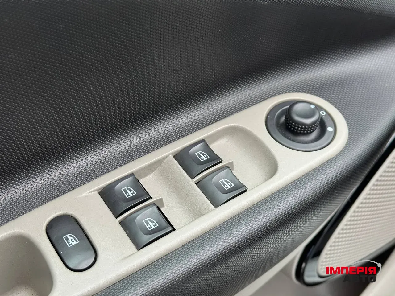 Renault ZOE - фото 11