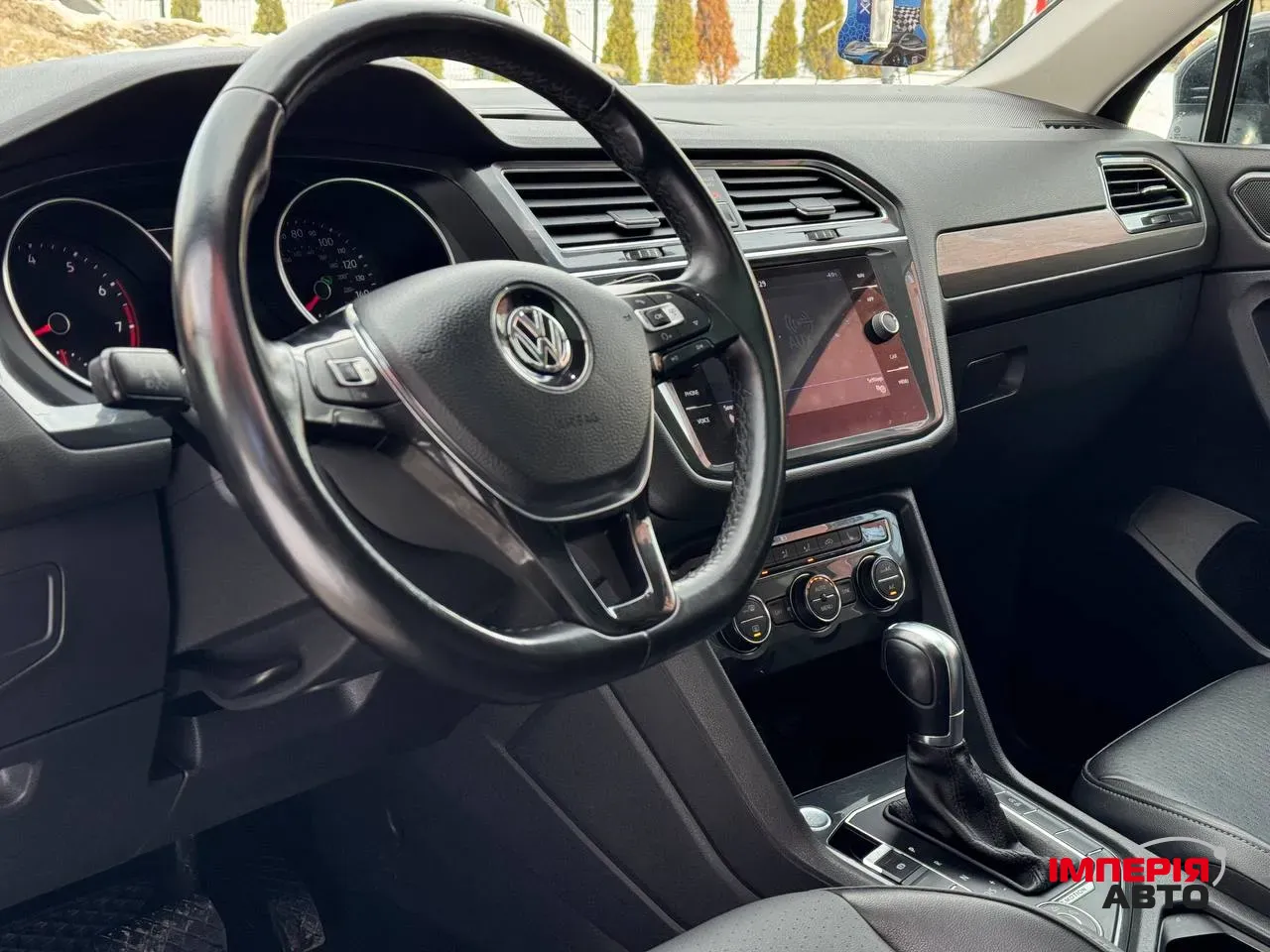 Volkswagen Tiguan - фото 10