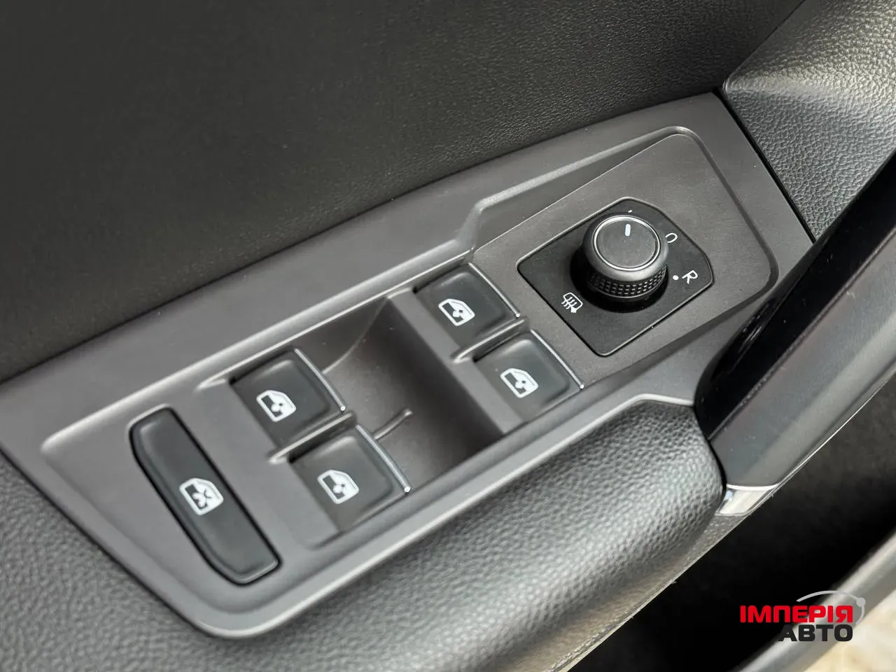 Volkswagen Tiguan - фото 12