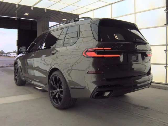 BMW X7 - фото 4