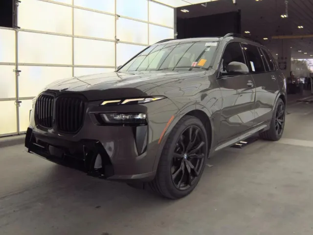 BMW X7 - фото 1