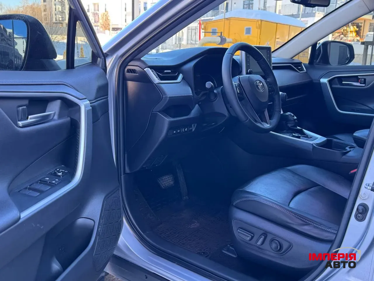 Toyota RAV4 - фото 11