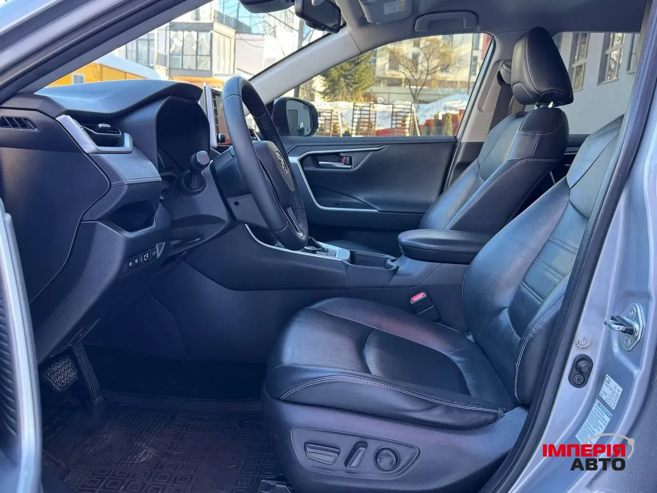 Toyota RAV4 - фото 12