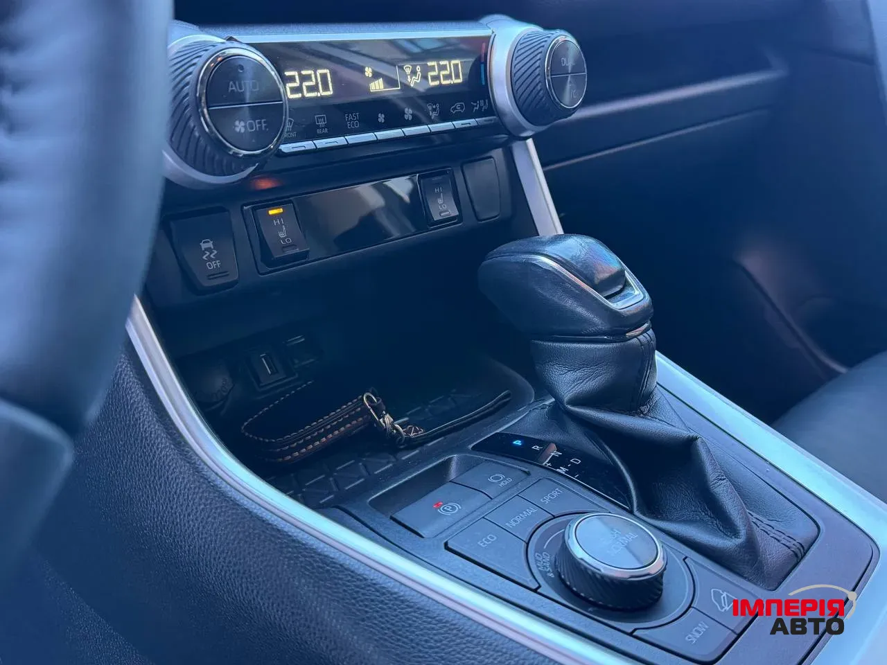 Toyota RAV4 - фото 16