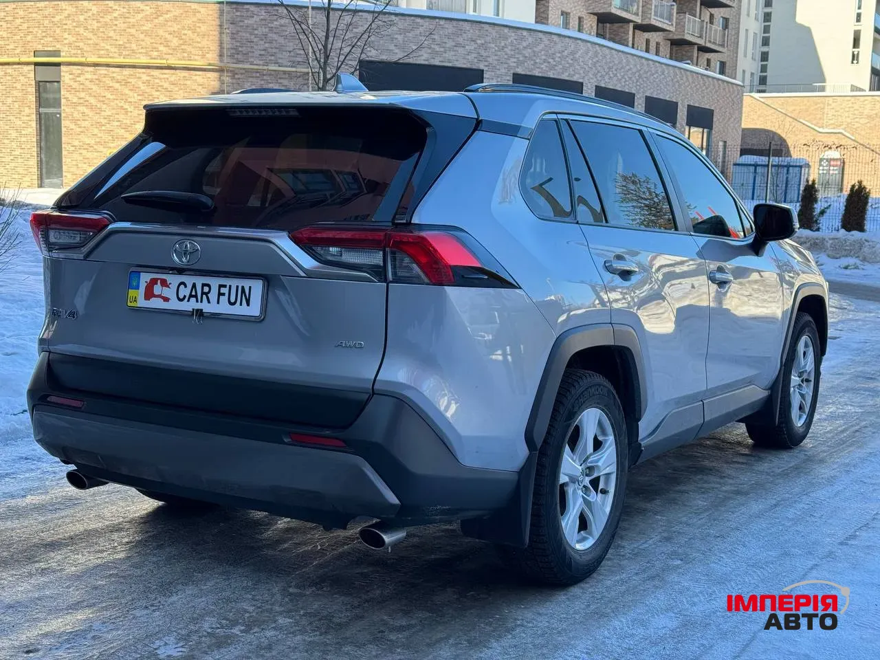 Toyota RAV4 - фото 7