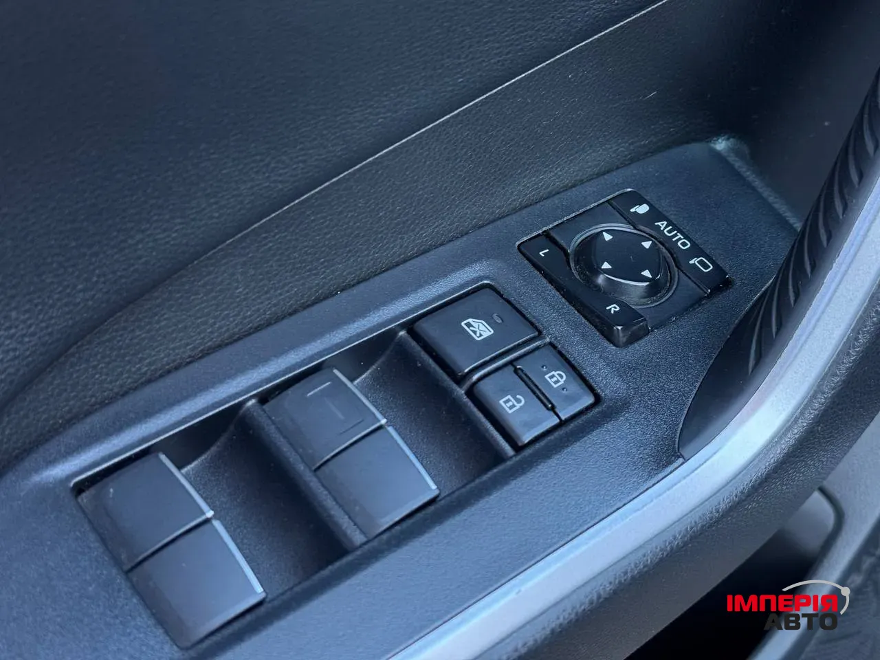 Toyota RAV4 - фото 14