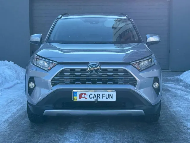 Toyota RAV4 - фото 2