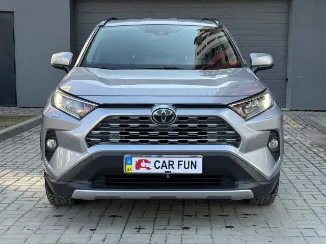 Toyota RAV4 - фото 2