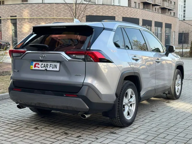 Toyota RAV4 - фото 4