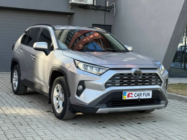 Toyota RAV4 - фото 3