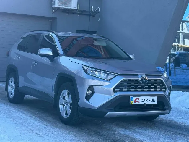 Toyota RAV4 - фото 3