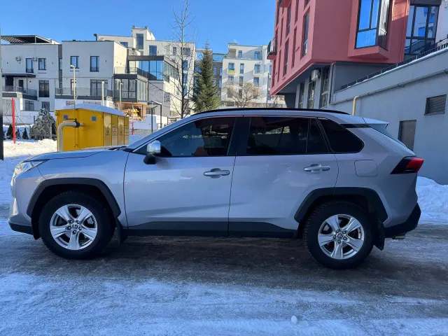 Toyota RAV4 - фото 4