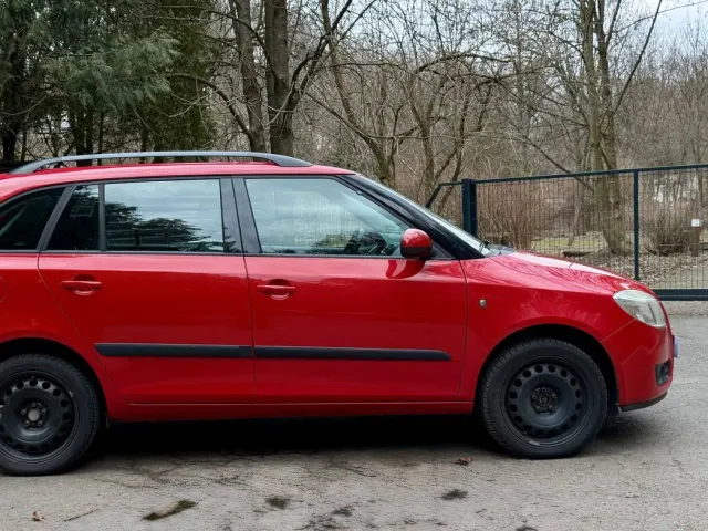 Skoda Fabia - фото 3