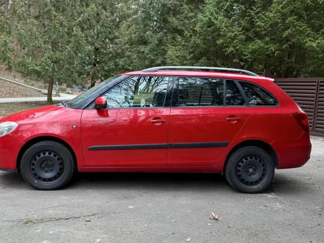Skoda Fabia - фото 4
