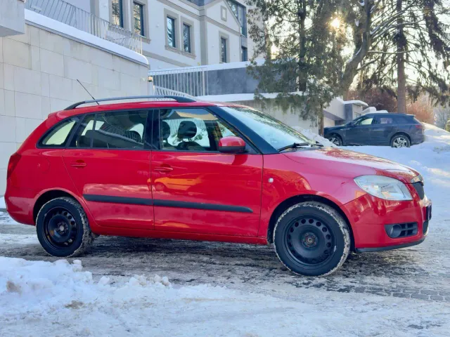 Skoda Fabia - фото 5