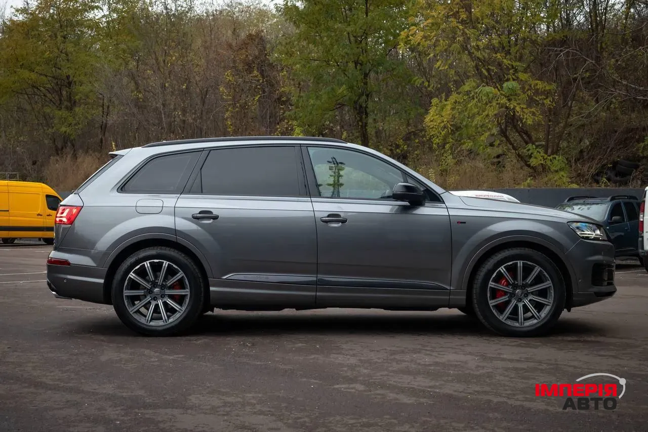 Audi Q7 - фото 21