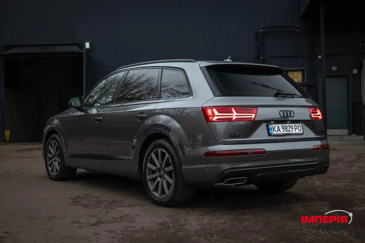 Audi Q7 - фото 20