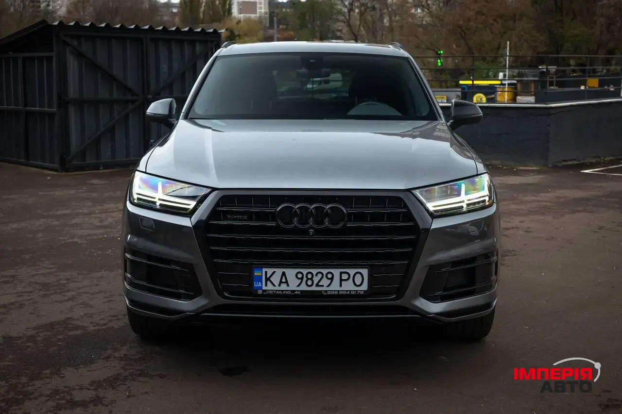Audi Q7 - фото 17