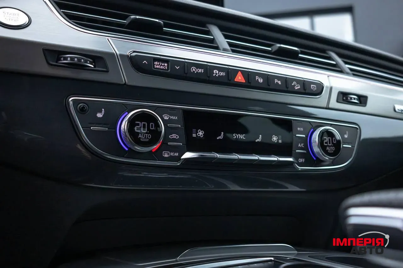 Audi Q7 - фото 13