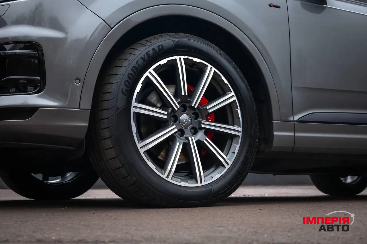 Audi Q7 - фото 12