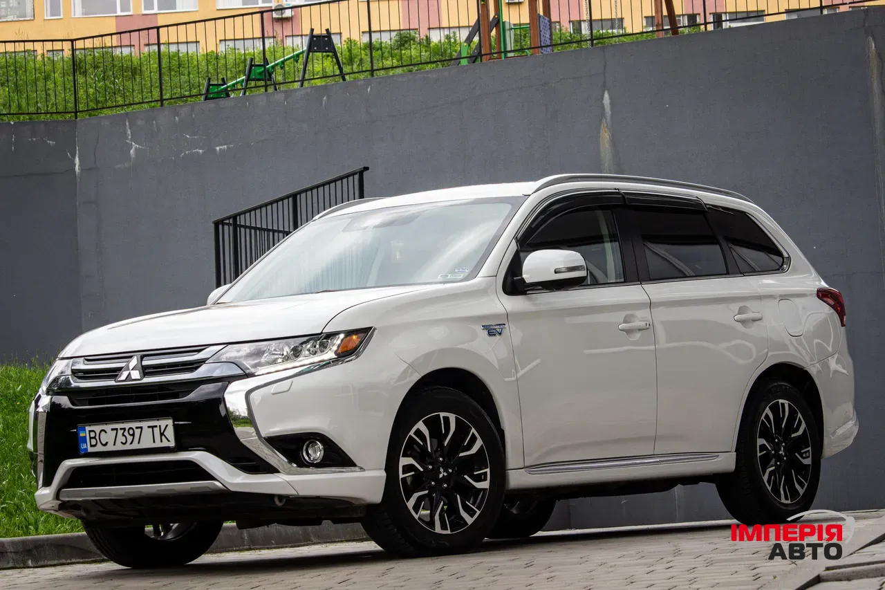 Mitsubishi Outlander - фото 11
