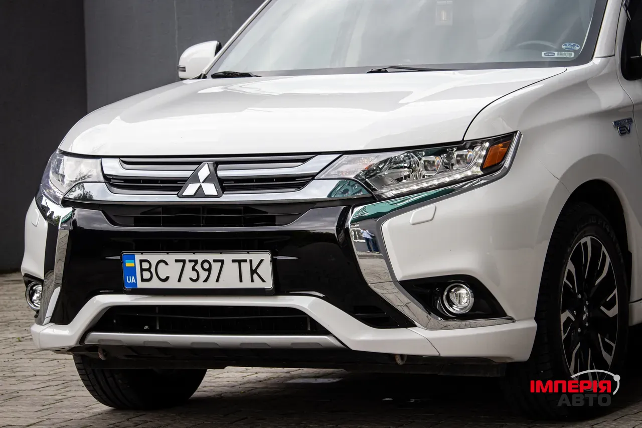 Mitsubishi Outlander - фото 16
