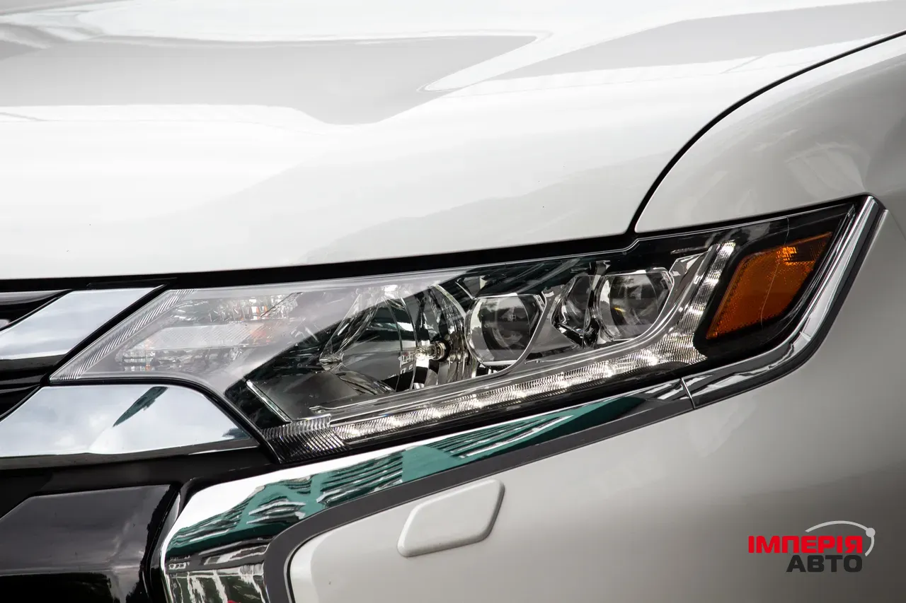 Mitsubishi Outlander - фото 15