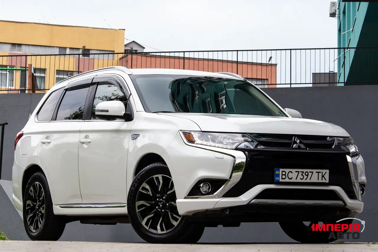 Mitsubishi Outlander - фото 4