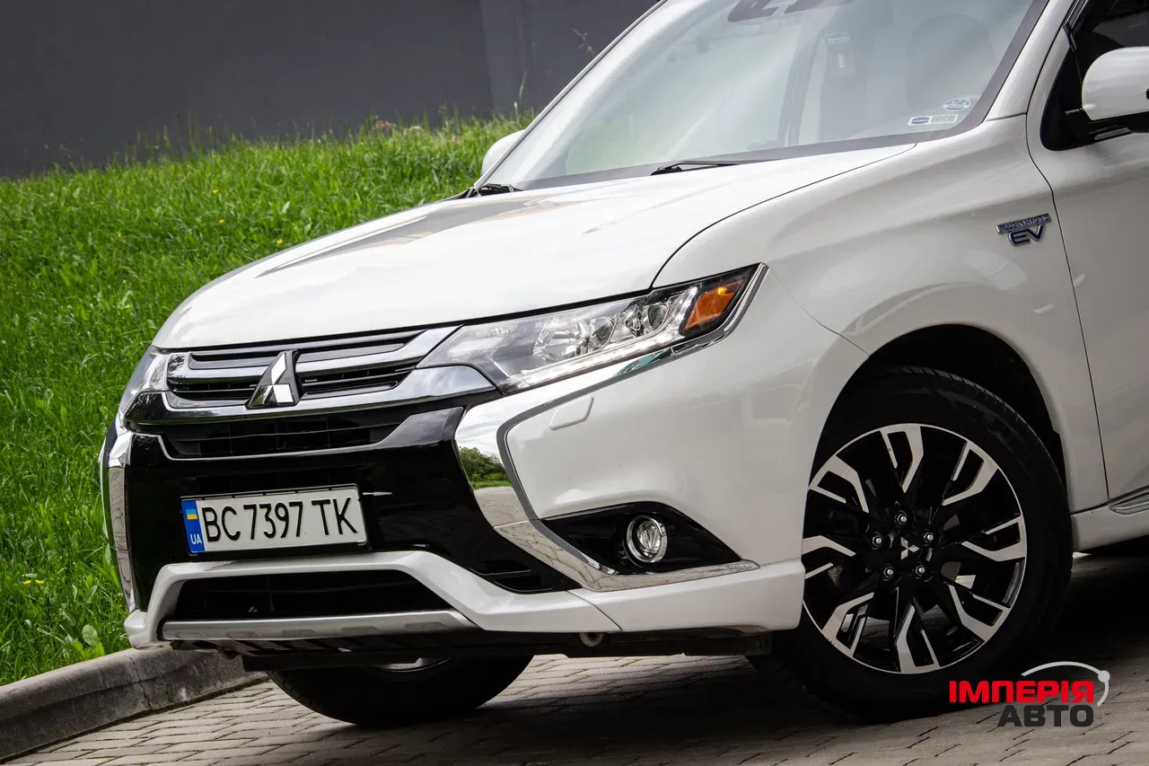 Mitsubishi Outlander - фото 3