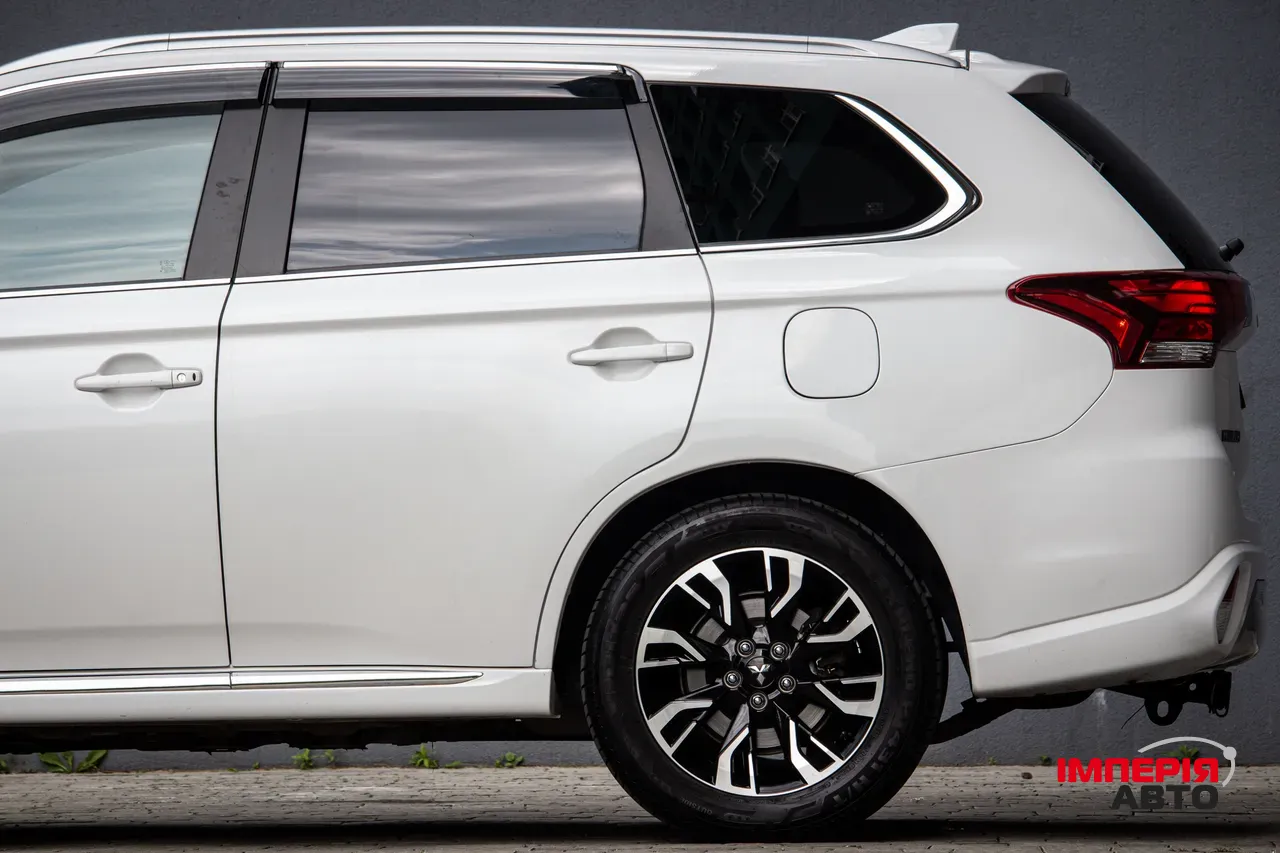 Mitsubishi Outlander - фото 24