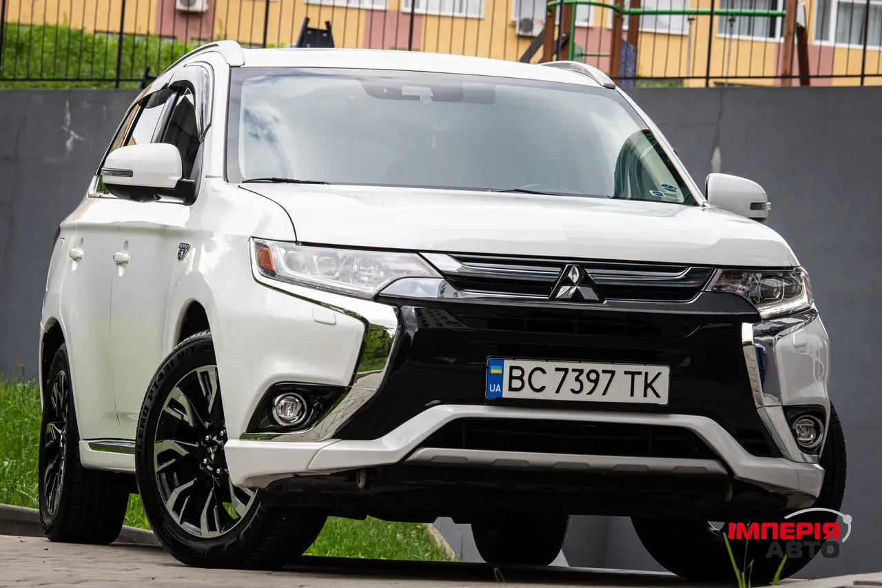 Mitsubishi Outlander - фото 2