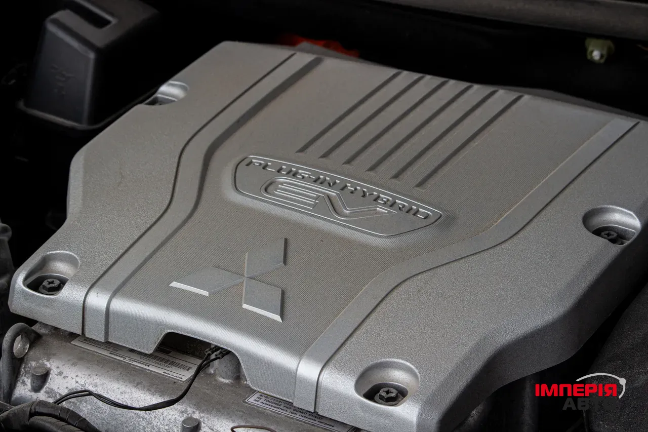 Mitsubishi Outlander - фото 12