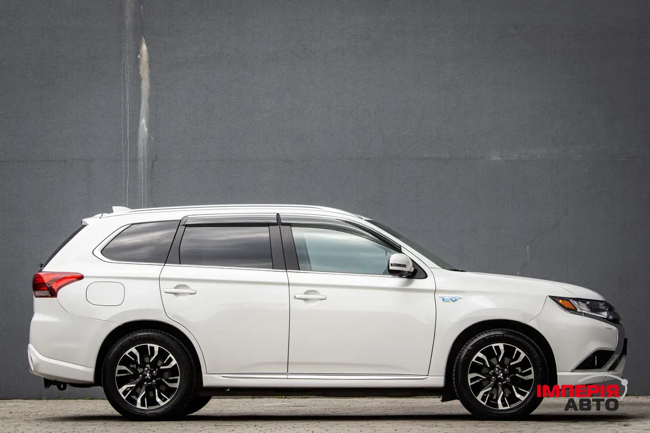 Mitsubishi Outlander - фото 8