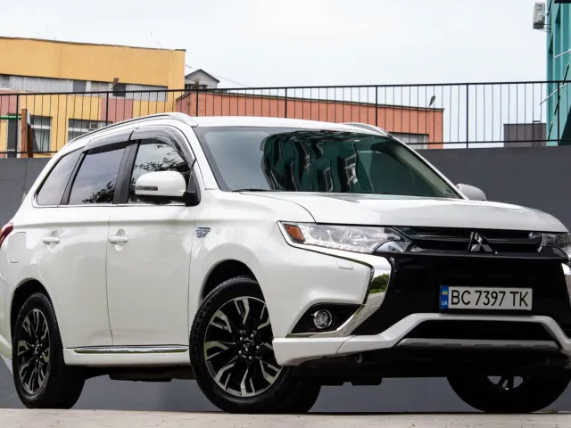 Mitsubishi Outlander - фото 4