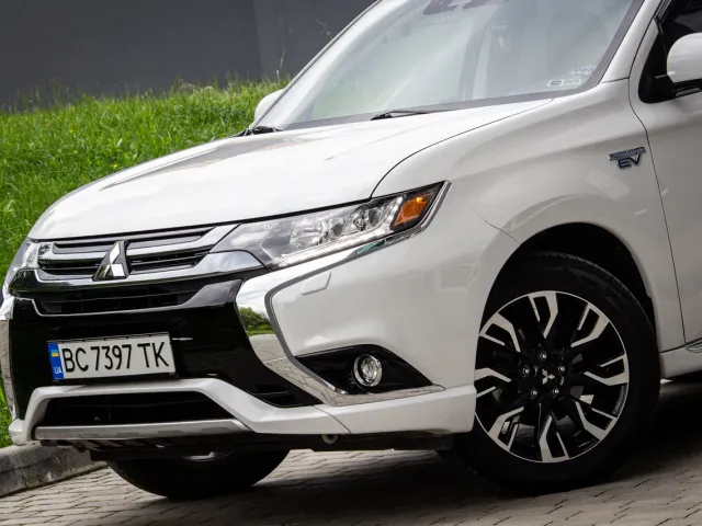 Mitsubishi Outlander - фото 3