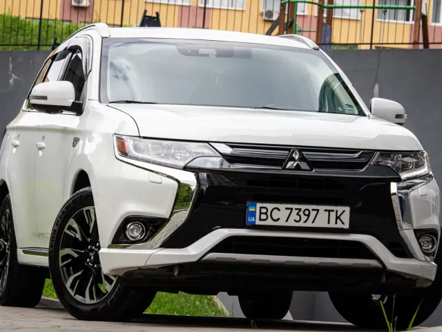 Mitsubishi Outlander - фото 2