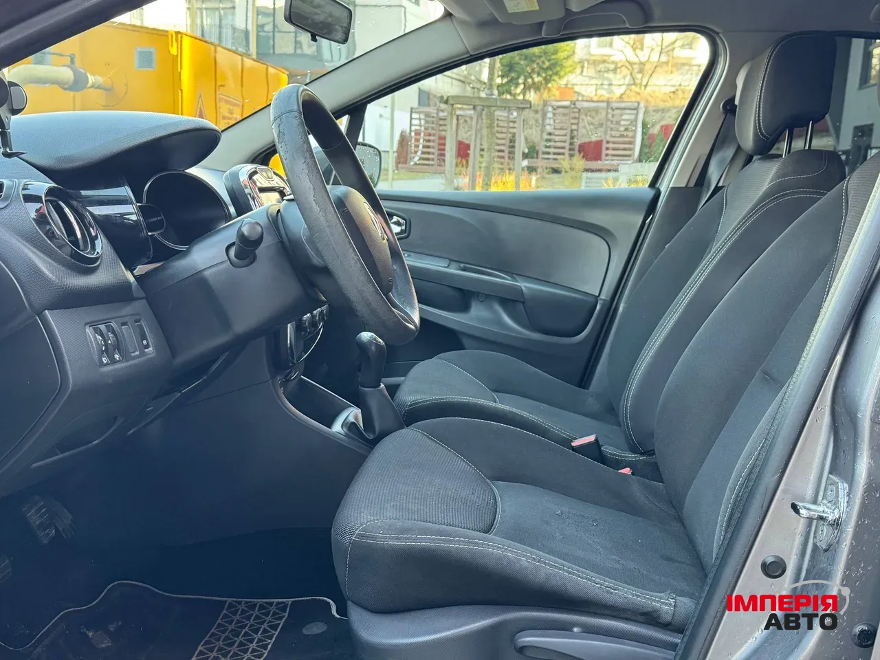 Renault Clio - фото 13
