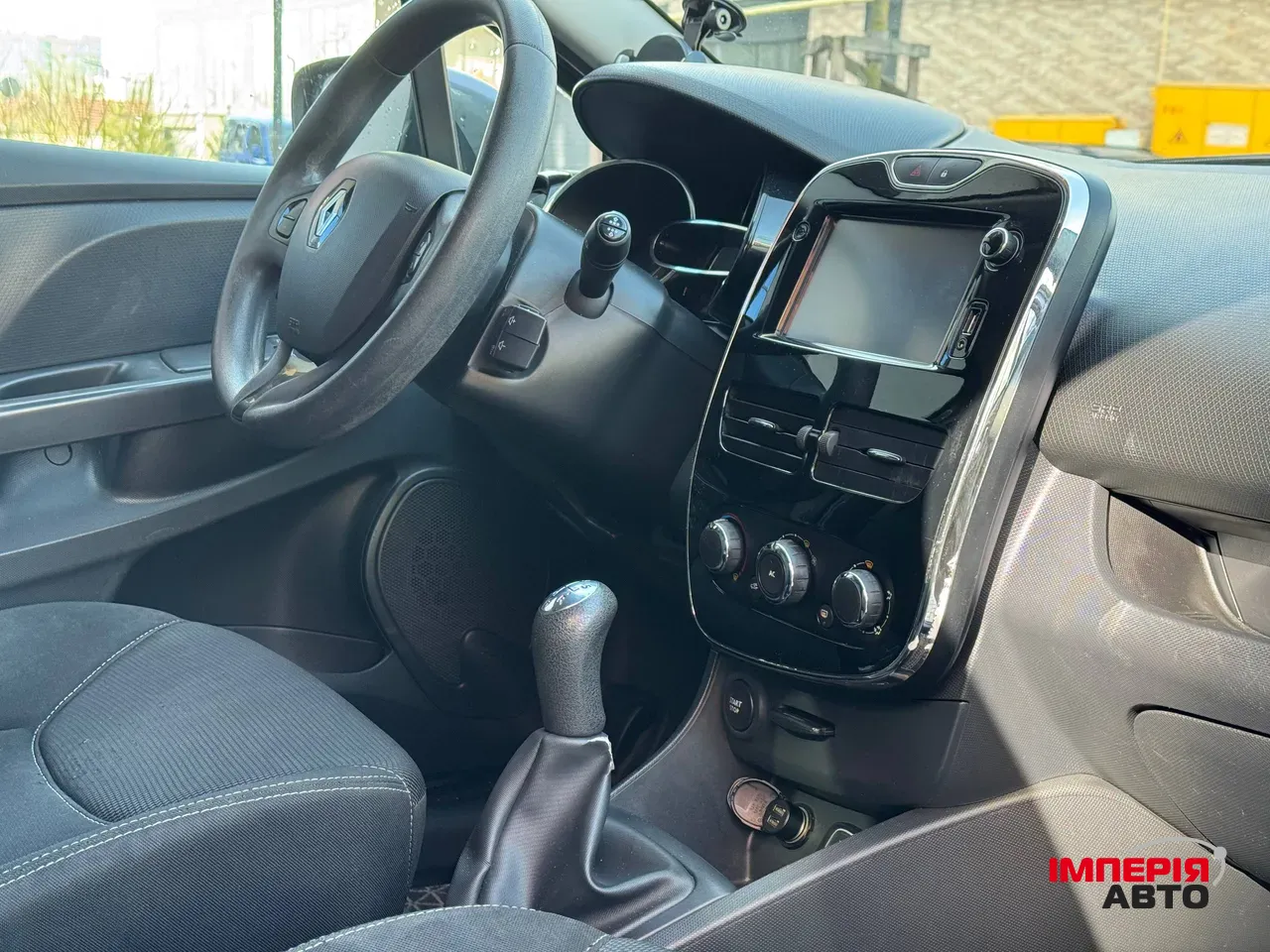 Renault Clio - фото 16