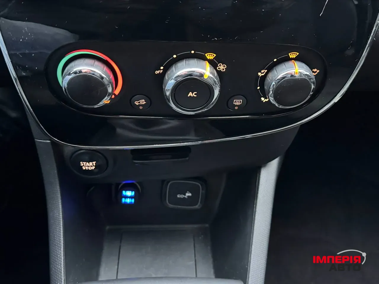 Renault Clio - фото 21