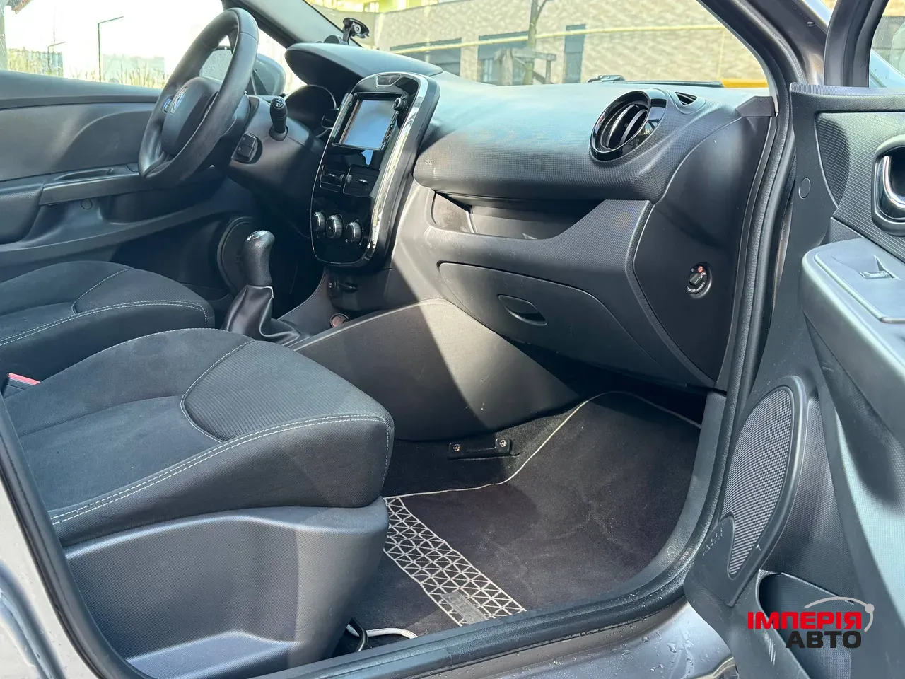 Renault Clio - фото 15