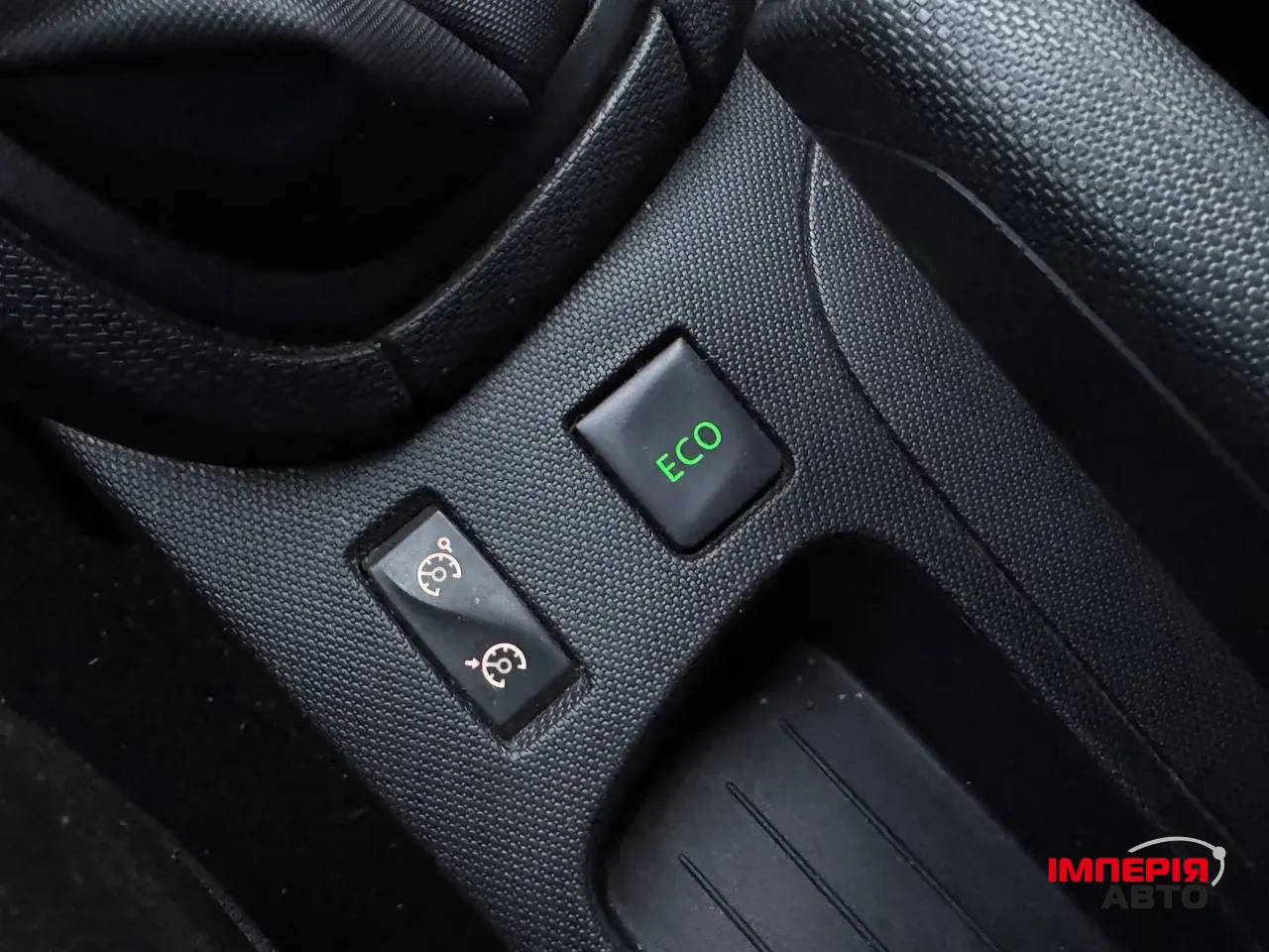 Renault Clio - фото 23