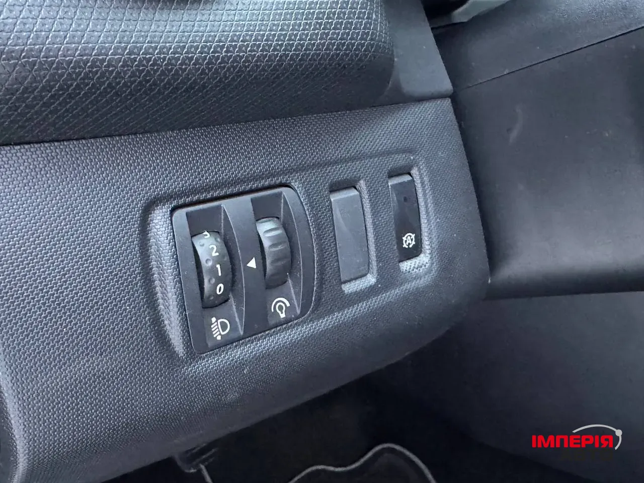 Renault Clio - фото 13