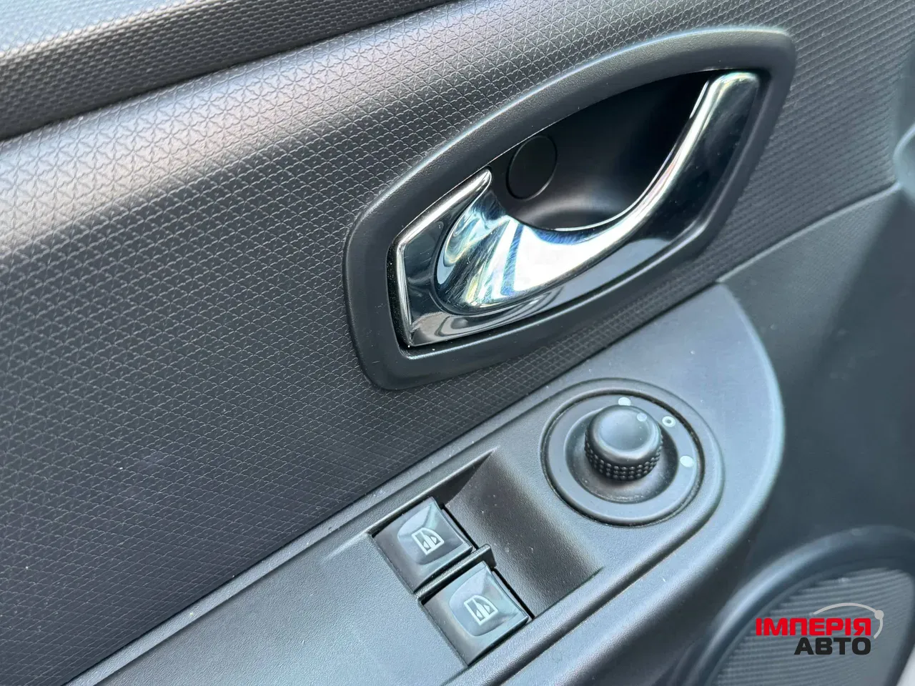 Renault Clio - фото 10